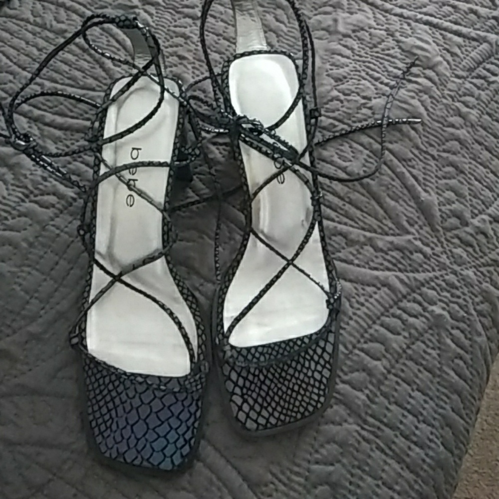 Bebe women's heels colors blue & black